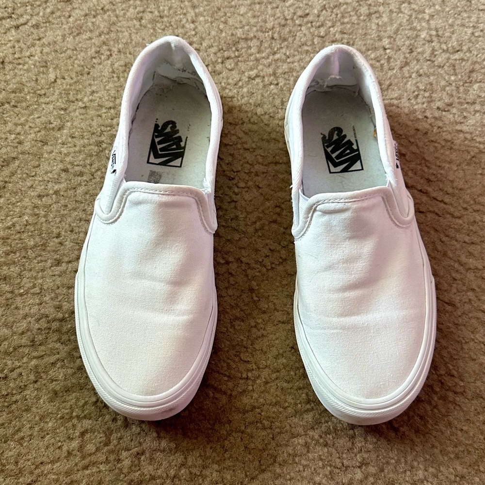 White slip on Vans